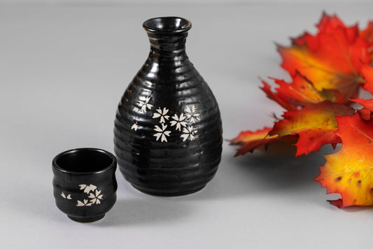 What Is the Difference Between a Cremation Urn and a Keepsake Urn?