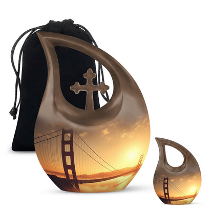 Medium-sized Golden Gate Bridge urn
