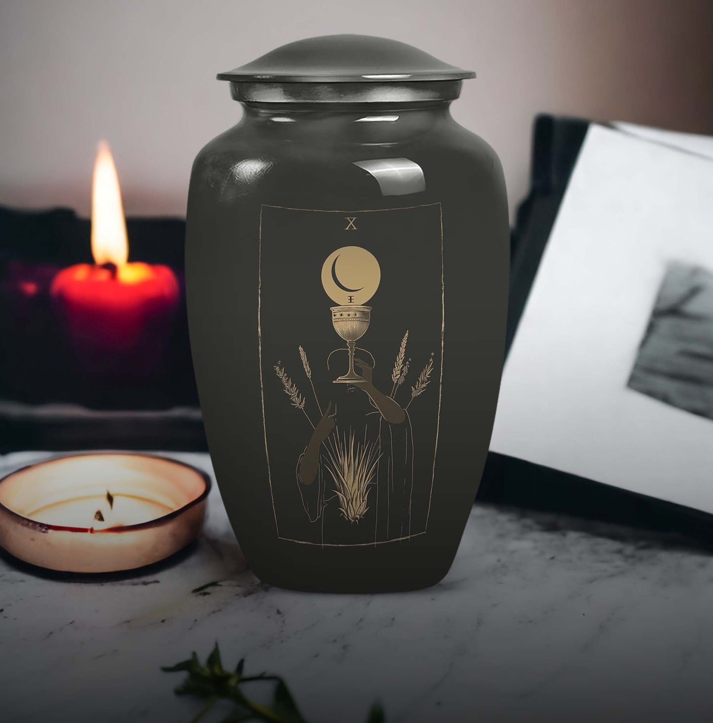  Tarot urn with abstract 