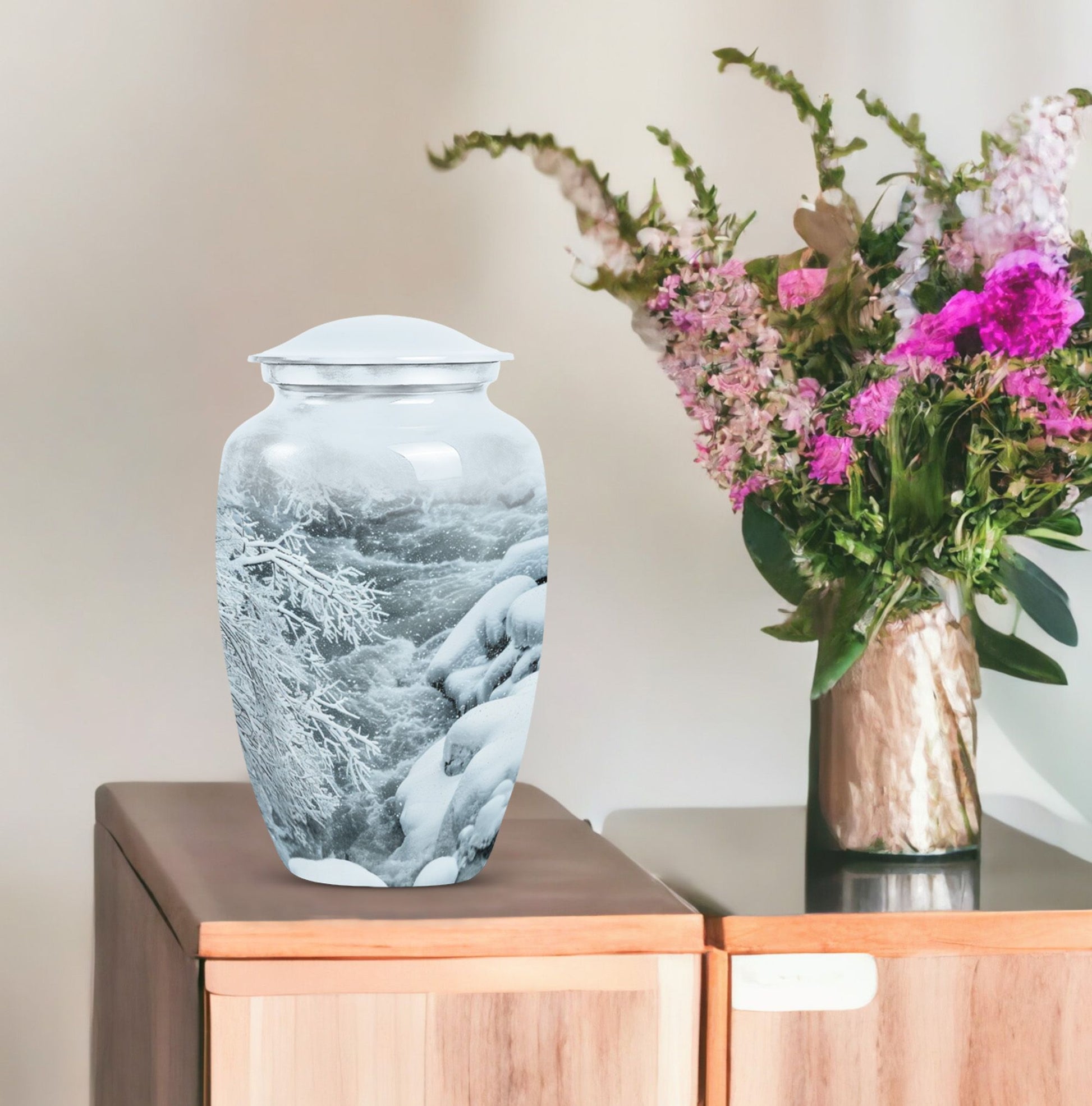 Classic 10-inch Mountains Urn