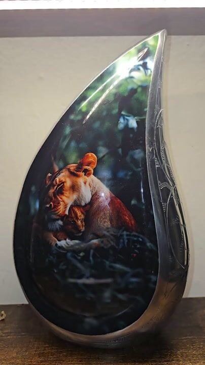 Customer memorial urn photo